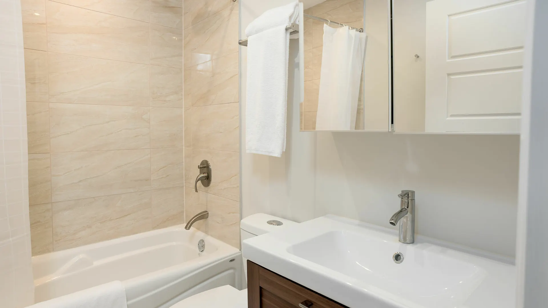 Classic 4Br In Milton Park By Sonder Montreal 0*,  Canada